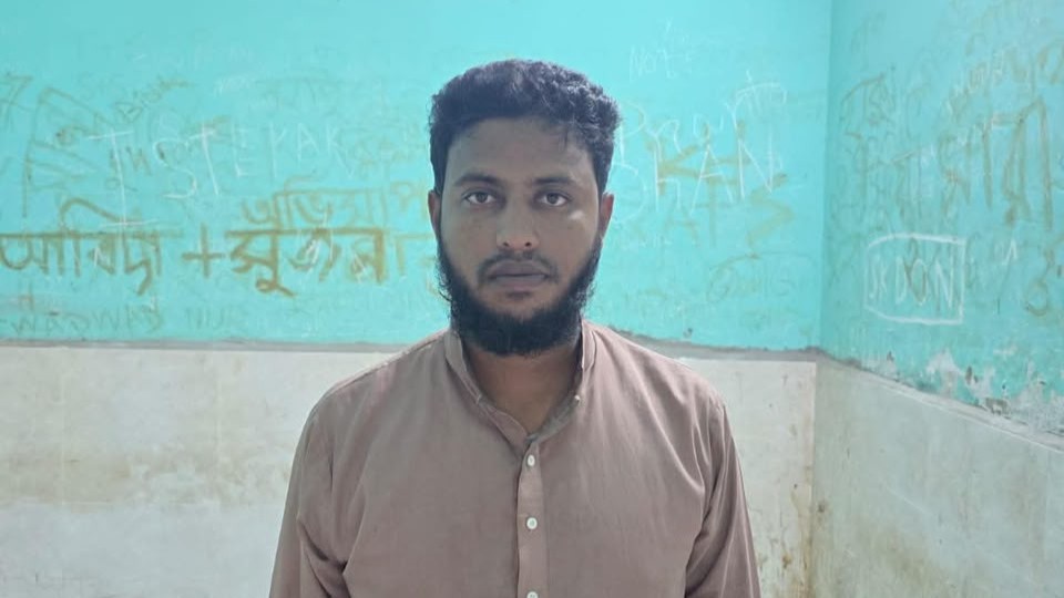 পাবনায় মাদ্রাসাছাত্রকে বলাৎকারের চেষ্টার অভিযোগে শিক্ষক গ্রেপ্তার